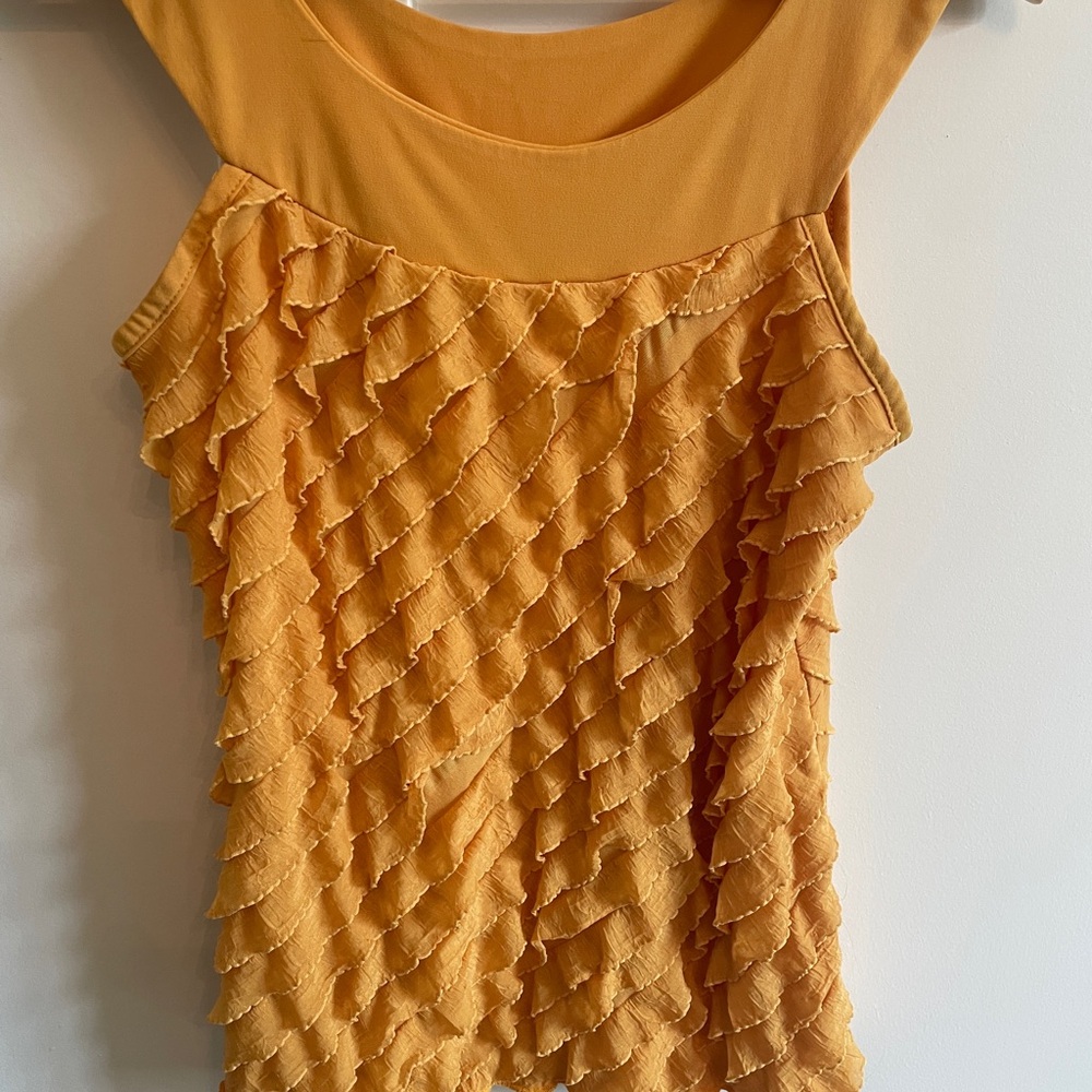 “Harve bernard” sleeveless gold blouse m